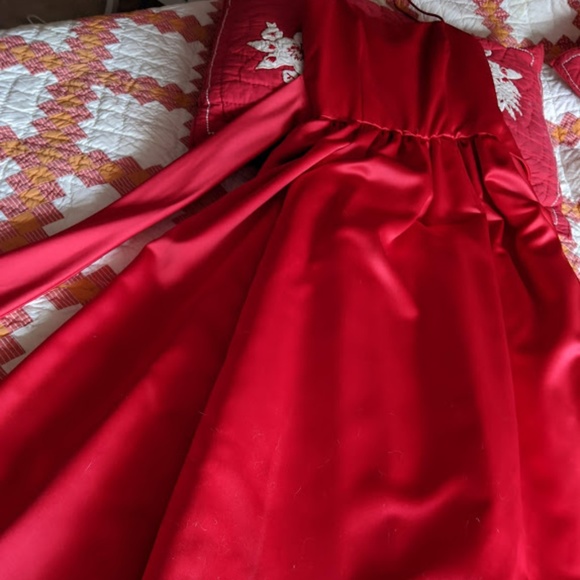 Brilliant Red Satin Ball Gown by En Francais - Picture 1 of 8
